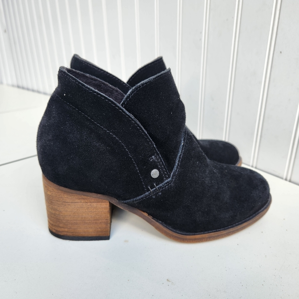Bear Paw Black Suede High Heel Ankle Booties Boots Size 7 m